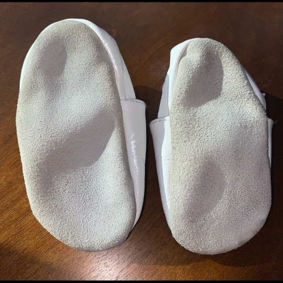 Robeez white leather booties Infant size 0 - Picture 2 of 7